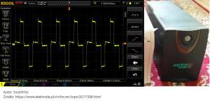 Przebieg napięcia na wyjściu UPS