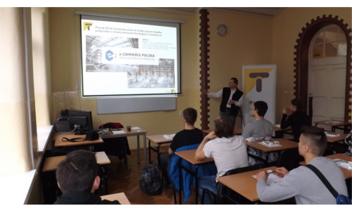 Piotr Bibik szkolenie dla uczniów Technikum we Wrocławiu 2017 Piotr Bibik szkolenie z systemu inteligentnego domu