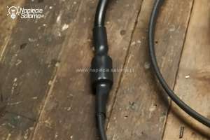 Kabel grzejny Devi-iceguard 18 połączony za pomocą DEVI ZPDS-2 z przewodem zasilającym.