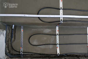 Ogrzewane schody - mufa łączeniowa zasilająca kabel grzejny