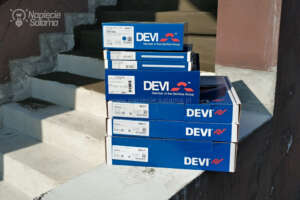 System przeciwoblodzeniowy na ogrzewane schody DEVI DEVIreg 850 i kable grzejne 