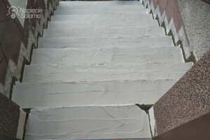 Ogrzewane schody - kabel grzejny przygotowany do montażu wierzchniej warstwy granitu