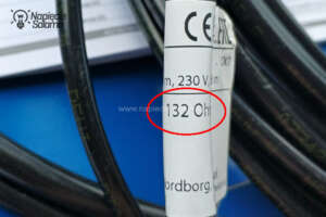 Każdy kabel grzejnych Danfoss DEVI ma przymocowaną etykietę z podaną orientacyjna rezystancją odcinka