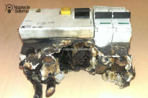 Skutki zwarcia i pożaru rozdzielnicy – dlaczego niefachowe zasilanie awaryjne jest niebezpieczne? Analizuje Piotr Bibik.