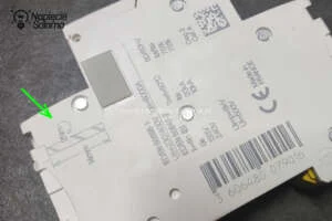 Oznaczenie momentu dokręcania 2 Nm i długości odizolowania 14 mm do ustawienia wkrętaka dynamometrycznego w aparaturze Acti9 Schneider Electric