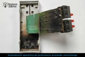 Uszkodzona aparatura elektryczna po wystąpieniu upalonego zera i pojawieniu się nieprawidłowego napięcia w instalacji
