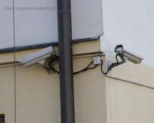 Instalacja odgromowa popełniane błędy Brak zachowania odstępu izolacyjnego jest powodem awarii podczas wyładowań piorunowych