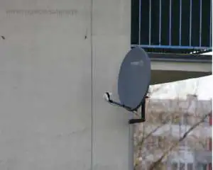 Instalacja odgromowa, brak zachowanego odstępu izolacyjnego Często popełniany błąd. Zbyt mała odległość od zewnętrznego LPS