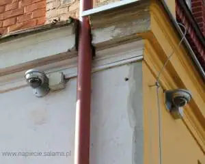 Instalacja odgromowa błędy podstawowe Brak odstępu izolacyjnego pomiędzy monitoringiem a instalacją odgromową
