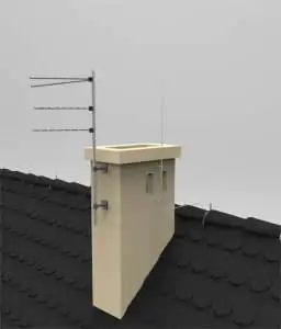 Instalacja odgromowa z zachowanym odstępem izolacyjnym Iglica kominowa zamontowana w sposób zapewniający bezpieczny odstęp izolacyjny