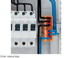 Szybkozłączka Wago z adapterem montowana w rozdzielnicy na szynie TS35 Szybkozłączka Wago zamontowana za pomocą adaptera na szynie TH35