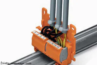 Adapter montażowy Wago serii 222 z płytką odciążającą 222-505 zamocowany na szynie TS-35 Adapter montażowy Wago serii 222 z płytką odciążającą 222-505 zamocowany na szynie TS-35