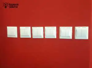 Sześć łączników zgrupowanych w jednym miejscu. Można zastąpić jedną ramką sześciokrotną np z serii Anya Sześć łączników zgrupowanych w jednym miejscu.