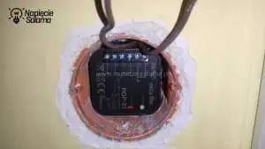 Sterownik dopuszkowy ROP-21 Exta Life umieszczony w puszce standardu 60 mm Elementy systemu Exta Life nie pozostawiają zbyt dużo miejsca w puszce standardu 60 mm