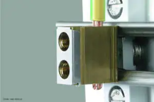 Dehn przykład montażowy zacisku AK 16 AS SAK MS 308411, szyny AS SAK 1000 V2A 308421, podkładki ST AS SAK K 308425 Przykład montażowy zacisku AK 16 AS SAK MS 308411, szyny AS SAK 1000 V2A 308421, podkładki ST AS SAK K 308425 Dehn