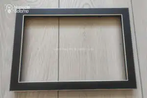 Drewniana ramka w której zostanie umieszczony tablet Drewniana ramka do zamocowania tabletu