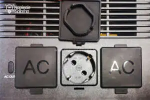 Gniazda zasilające 230 V w stacji zasilania VT-1001N V-TAC Gniazda 230 V w przenośnej stacji zasilania VT-1001N V-TAC