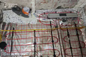 Jak ułożyć kable grzejne koło odpływu liniowego pod prysznicem? Instalacja elektryczna w łazience - jak ułożyć kable grzejne koło odpływu liniowego