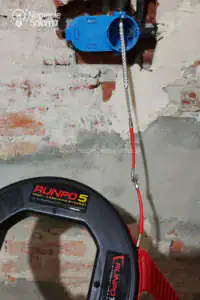 Jaką przeciągarkę do przewodów wybrać? Runpotec Instalacja elektryczna w łazience - jak przeciągną przewody przez peszle?