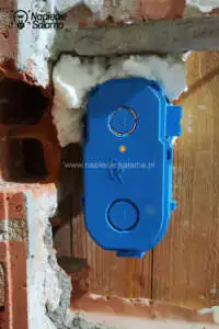 Osadzanie puszki kieszeniowej SE2x60D do elektroniki Simet Instalacja elektryczna w łazience - osadzanie puszki SE2x60D Simet