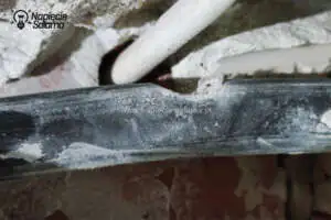 Uszkodzona izolacja przewodów Przewody elektryczne uszkodzone podczas remontu