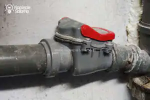 Zasuwa burzowa jako część systemu przeciwzalaniowego Zasuwa burzowa zapobiegająca cofaniu się wody w systemach kanalizacyjnych
